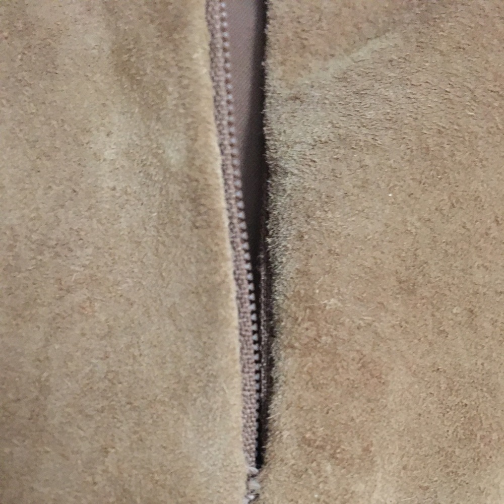 Suede skirt with pleats